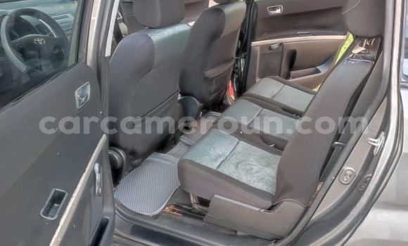 Sayi Na hannu Toyota Corolla Verso Azurfa Mota in Douala a Ƙasar Kamaru Sayi Na hannu Toyota Corolla Verso Azurfa Mota in Douala a Ƙasar Kamaru