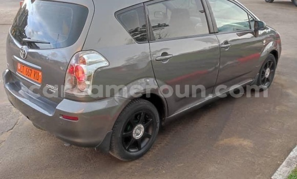 Sayi Na hannu Toyota Corolla Verso Azurfa Mota in Douala a Ƙasar Kamaru Sayi Na hannu Toyota Corolla Verso Azurfa Mota in Douala a Ƙasar Kamaru