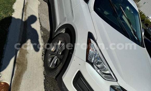 Sayi Na hannu Hyundai Santa Fe White Mota in Douala a Ƙasar Kamaru Sayi Na hannu Hyundai Santa Fe White Mota in Douala a Ƙasar Kamaru