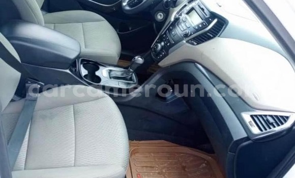 Sayi Na hannu Hyundai Santa Fe White Mota in Douala a Ƙasar Kamaru Sayi Na hannu Hyundai Santa Fe White Mota in Douala a Ƙasar Kamaru