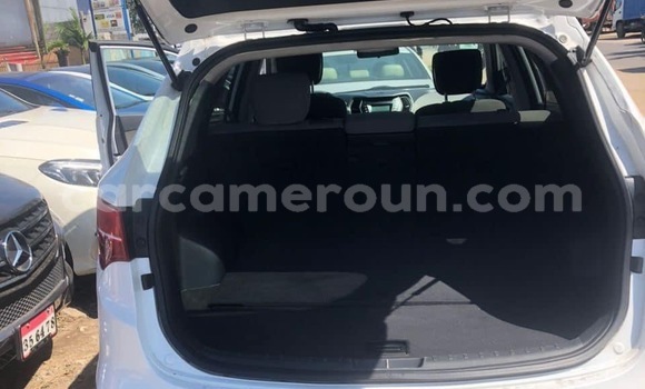 Sayi Na hannu Hyundai Santa Fe White Mota in Douala a Ƙasar Kamaru Sayi Na hannu Hyundai Santa Fe White Mota in Douala a Ƙasar Kamaru