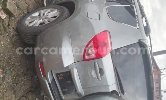 Sayi Na hannu Toyota RAV4 Azurfa Mota in Douala a Ƙasar Kamaru Sayi Na hannu Toyota RAV4 Azurfa Mota in Douala a Ƙasar Kamaru