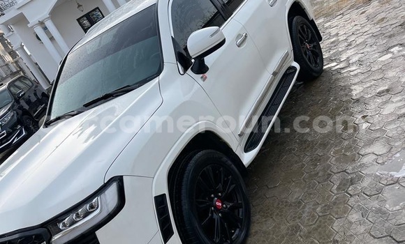 Sayi Sabo Toyota Land Cruiser White Mota in Douala a Ƙasar Kamaru