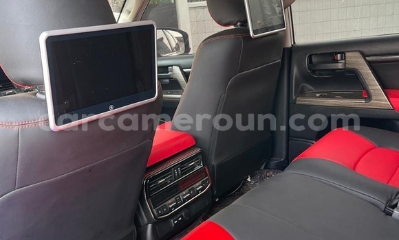 Sayi Sabo Toyota Land Cruiser White Mota in Douala a Ƙasar Kamaru Sayi Sabo Toyota Land Cruiser White Mota in Douala a Ƙasar Kamaru