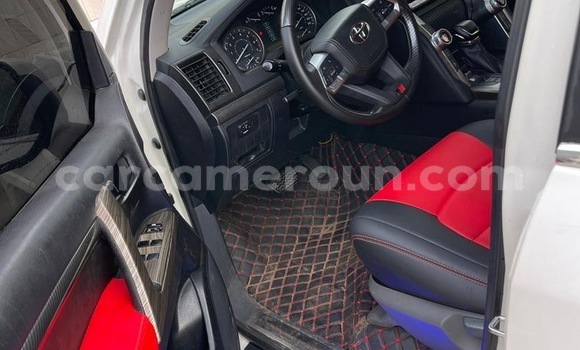 Sayi Sabo Toyota Land Cruiser White Mota in Douala a Ƙasar Kamaru Sayi Sabo Toyota Land Cruiser White Mota in Douala a Ƙasar Kamaru