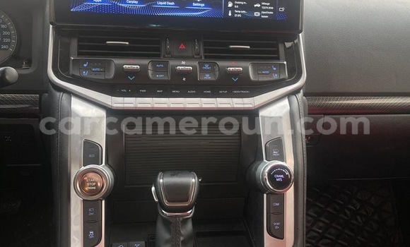 Sayi Sabo Toyota Land Cruiser White Mota in Douala a Ƙasar Kamaru Sayi Sabo Toyota Land Cruiser White Mota in Douala a Ƙasar Kamaru