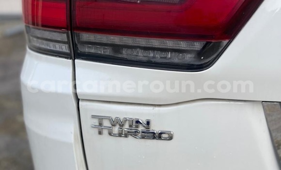 Sayi Sabo Toyota Land Cruiser White Mota in Douala a Ƙasar Kamaru Sayi Sabo Toyota Land Cruiser White Mota in Douala a Ƙasar Kamaru