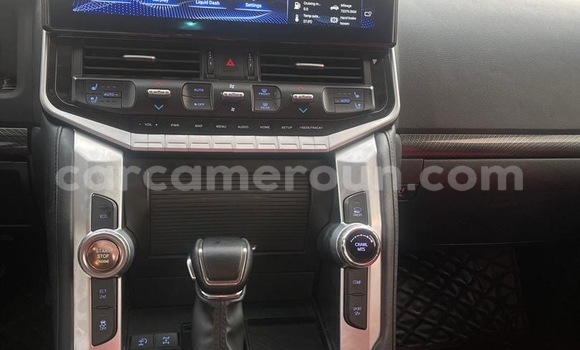 Sayi Sabo Toyota Land Cruiser White Mota in Douala a Ƙasar Kamaru Sayi Sabo Toyota Land Cruiser White Mota in Douala a Ƙasar Kamaru