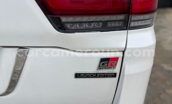 Sayi Sabo Toyota Land Cruiser White Mota in Douala a Ƙasar Kamaru Sayi Sabo Toyota Land Cruiser White Mota in Douala a Ƙasar Kamaru