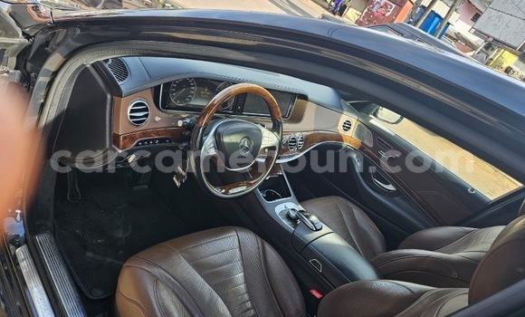 Sayi Imported Mercedes‒Benz S-klasse Black Mota in Douala a Ƙasar Kamaru Sayi Imported Mercedes‒Benz S-klasse Black Mota in Douala a Ƙasar Kamaru