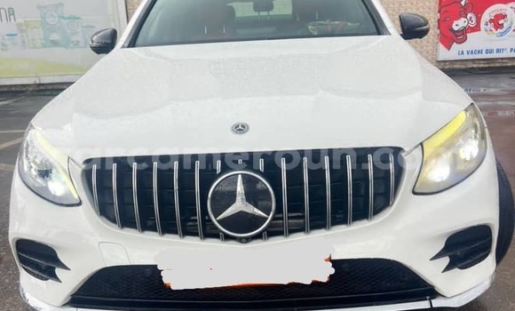 Sayi Na hannu Mercedes‒Benz AMG GLC Coupe White Mota in Douala a Ƙasar Kamaru