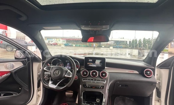 Sayi Na hannu Mercedes‒Benz AMG GLC Coupe White Mota in Douala a Ƙasar Kamaru Sayi Na hannu Mercedes‒Benz AMG GLC Coupe White Mota in Douala a Ƙasar Kamaru