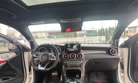 Sayi Na hannu Mercedes‒Benz AMG GLC Coupe White Mota in Douala a Ƙasar Kamaru Sayi Na hannu Mercedes‒Benz AMG GLC Coupe White Mota in Douala a Ƙasar Kamaru