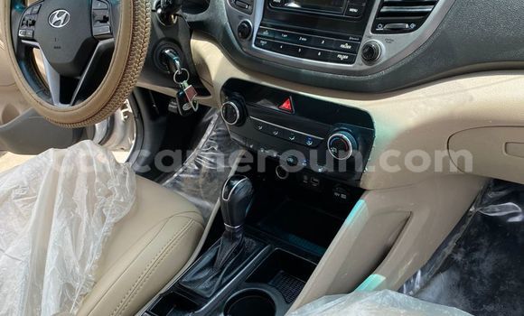 Sayi Imported Hyundai Tucson White Mota in Douala a Ƙasar Kamaru Sayi Imported Hyundai Tucson White Mota in Douala a Ƙasar Kamaru