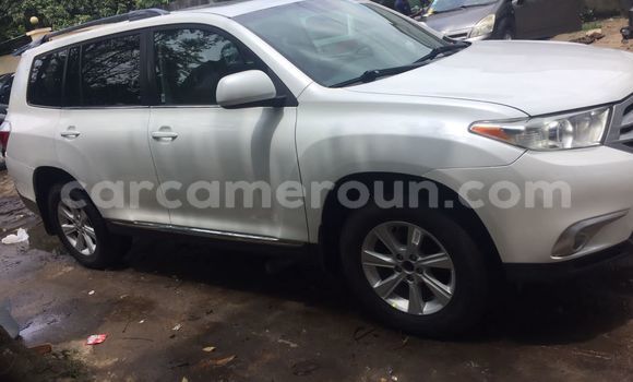 Acheter Import Voiture Toyota Highlander Blanc à Douala, Littoral Cameroon