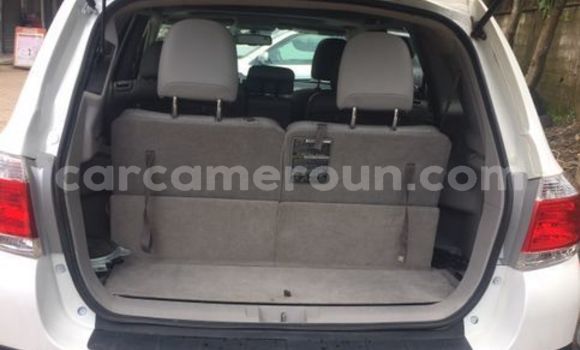 Buy Import Toyota Highlander White Car in Douala in Littoral Cameroon Buy Import Toyota Highlander White Car in Douala in Littoral Cameroon