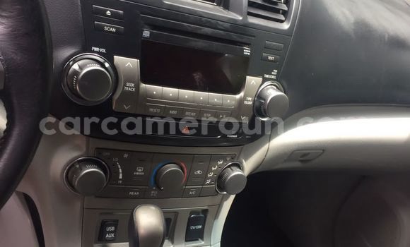 Buy Import Toyota Highlander White Car in Douala in Littoral Cameroon Buy Import Toyota Highlander White Car in Douala in Littoral Cameroon