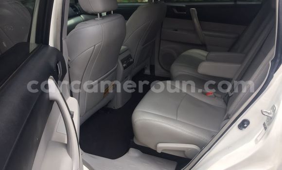 Buy Import Toyota Highlander White Car in Douala in Littoral Cameroon Buy Import Toyota Highlander White Car in Douala in Littoral Cameroon