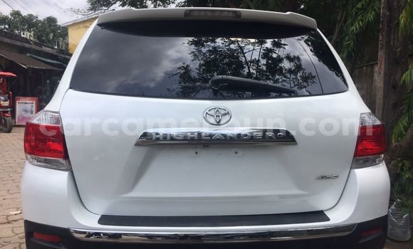 Buy Import Toyota Highlander White Car in Douala in Littoral Cameroon Buy Import Toyota Highlander White Car in Douala in Littoral Cameroon